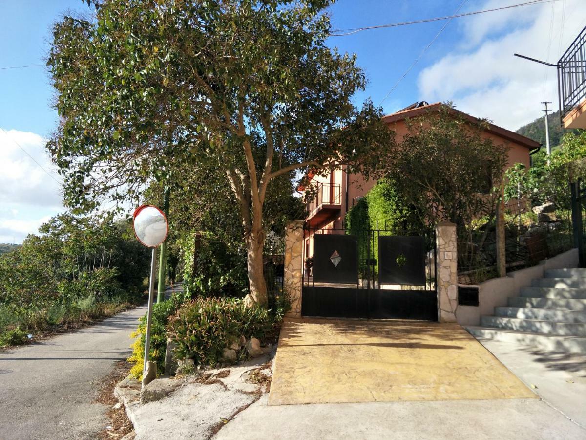B&B Benjamas Bisacquino Exterior photo